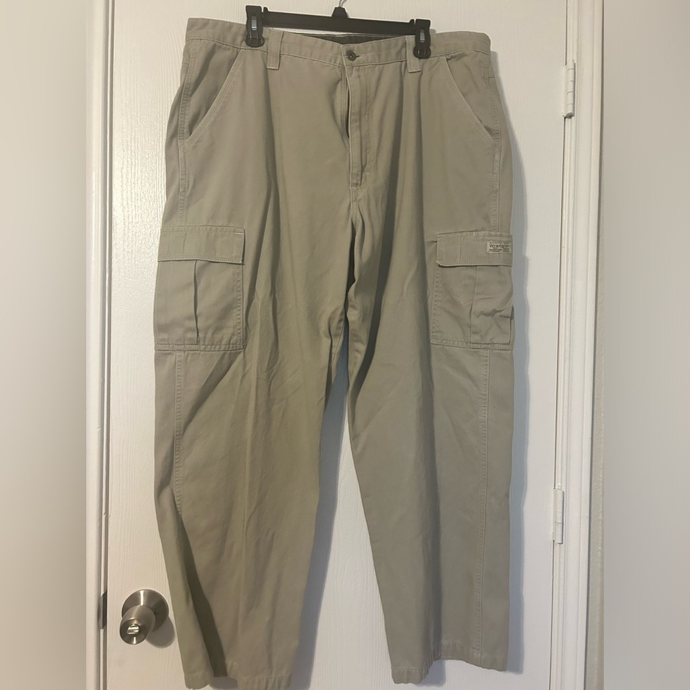 Men's Wrangler Khaki Cargo Pants -  70LEWNK - Size 40 x 30